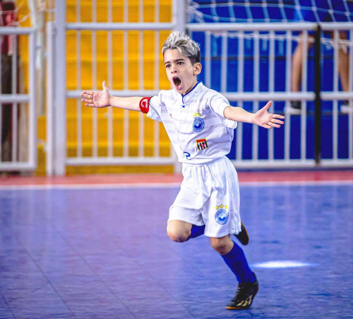 Lucas jogando futsal